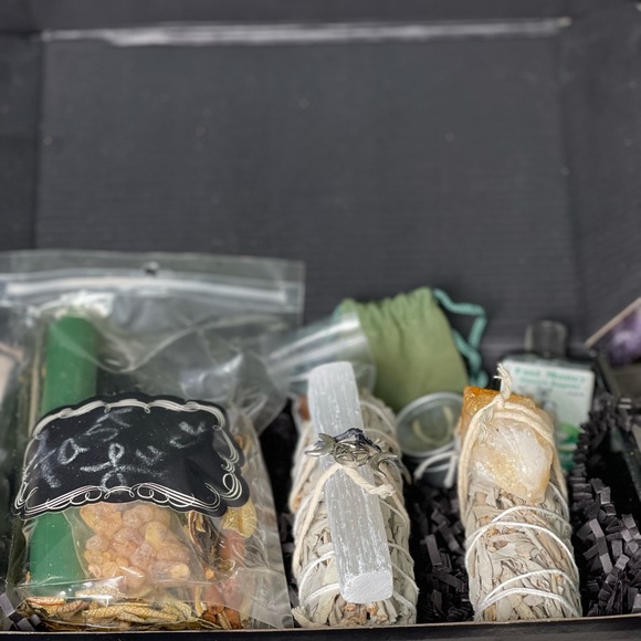 Fast Money Drawing Boxed Mojo Set with Aventurine, Selenite, & Citrine Crystals - Picture 8 of 10